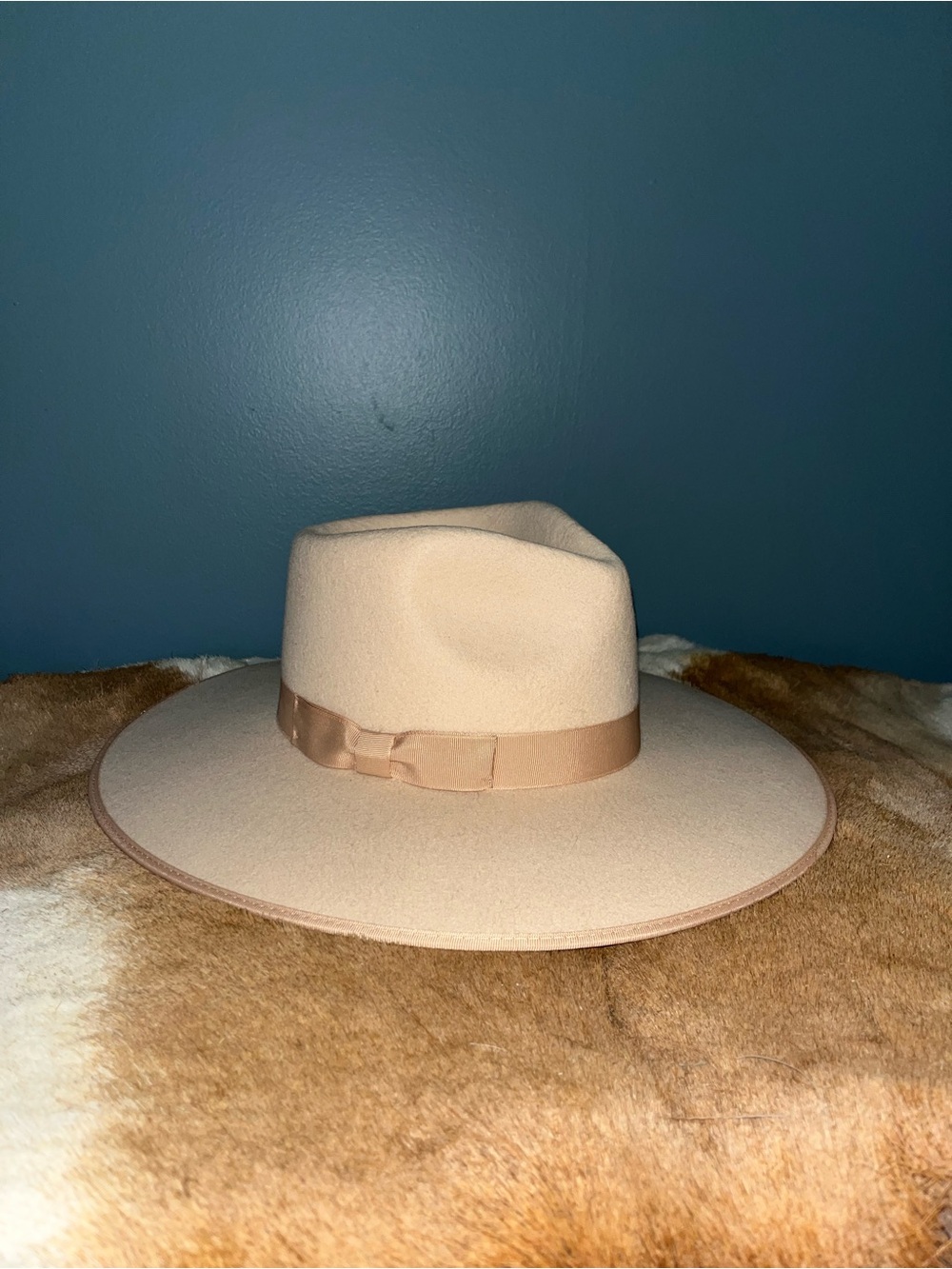 Classic Wide-Brim Fedora Hat in Beige